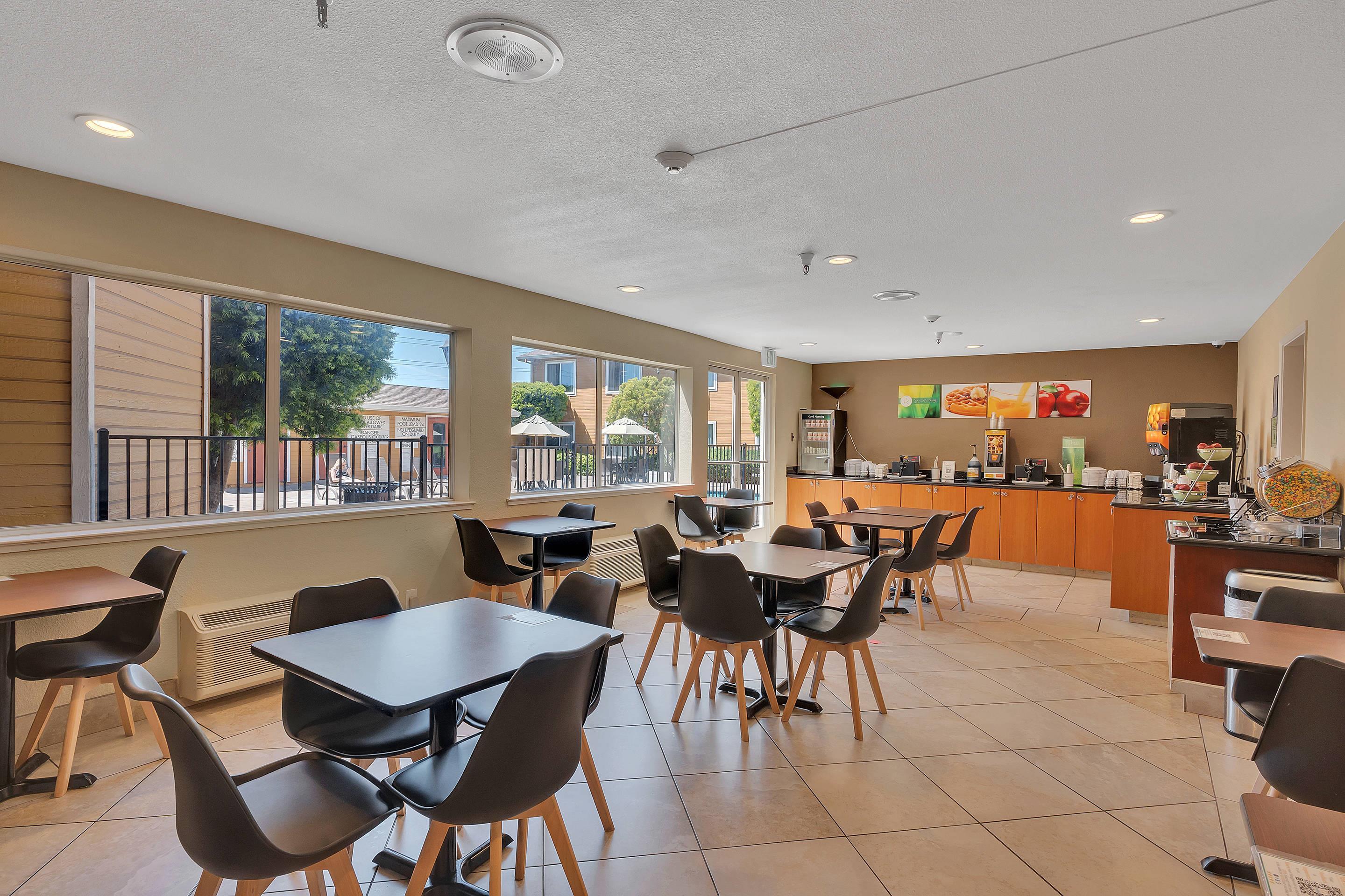 Breakfast area | Quality Inn near Six Flags Discovery Kingdom - Napa Valley
