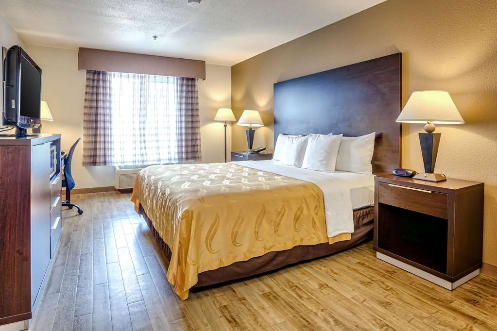 QUALITY INN NEAR SIX FLAGS DISCOVER-guestroom-Guest Room,On-Site.jpg