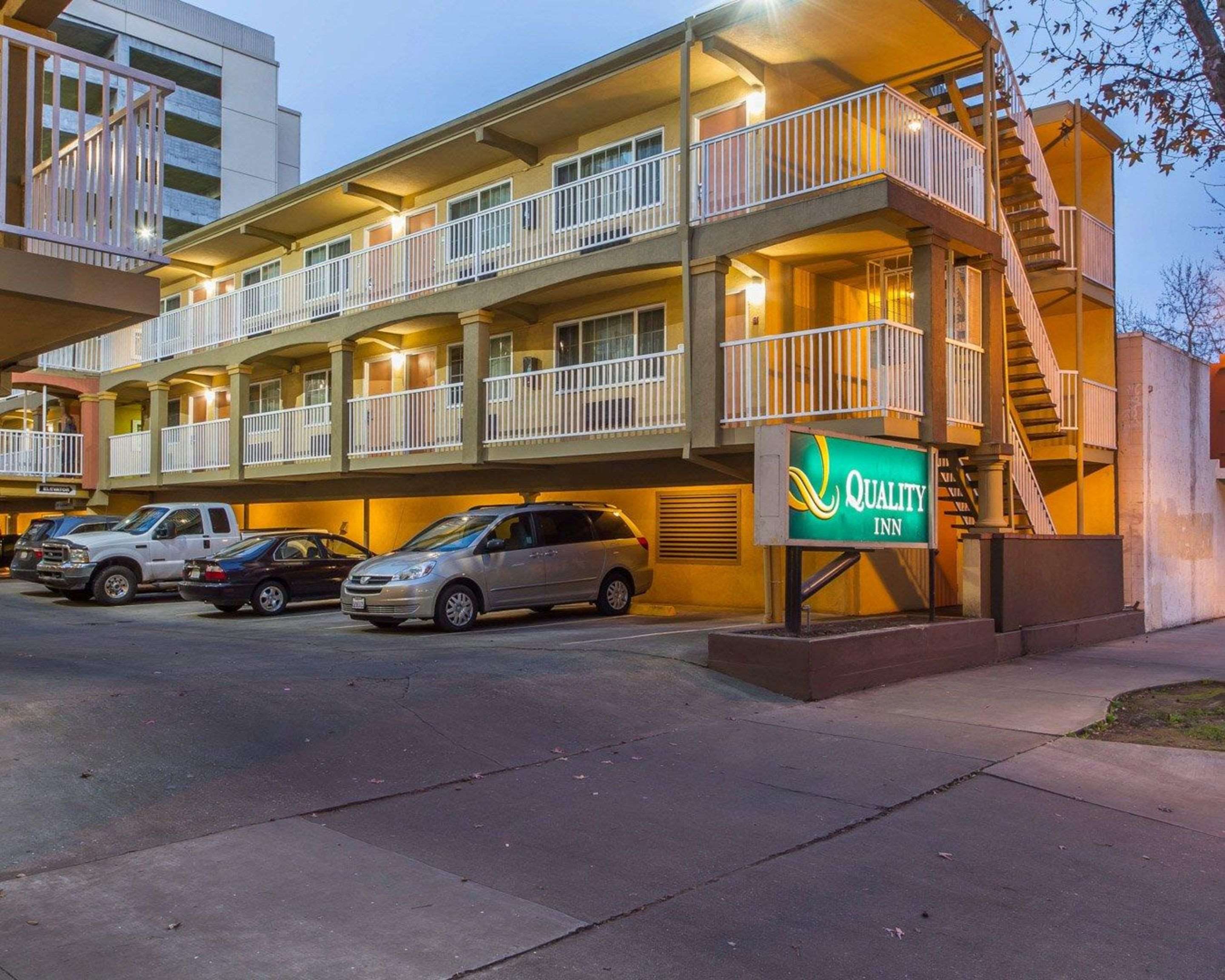 Night view of hotel | Quality Inn Sacramento Convention Center