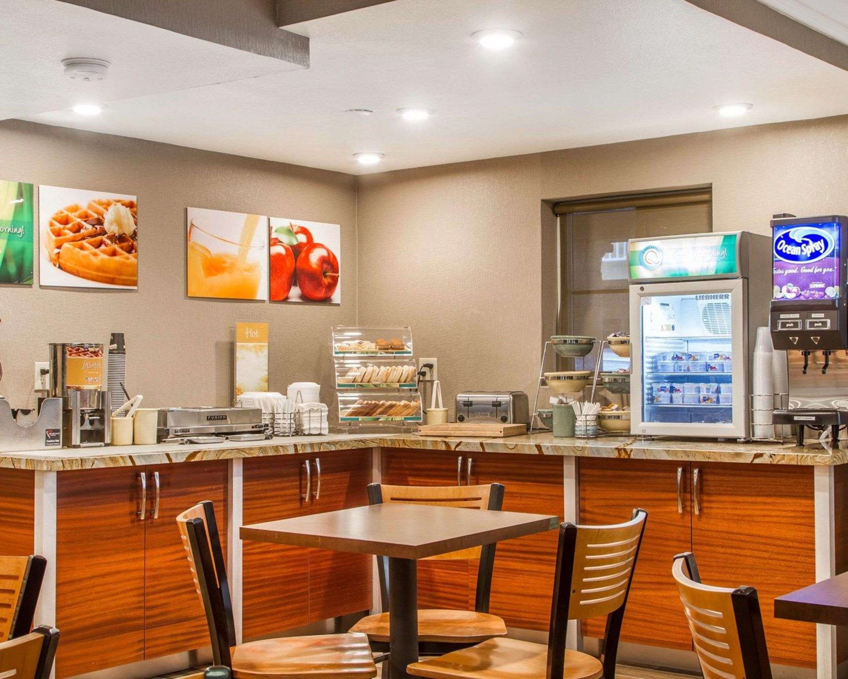 Breakfast counter | Quality Inn Sacramento Convention Center