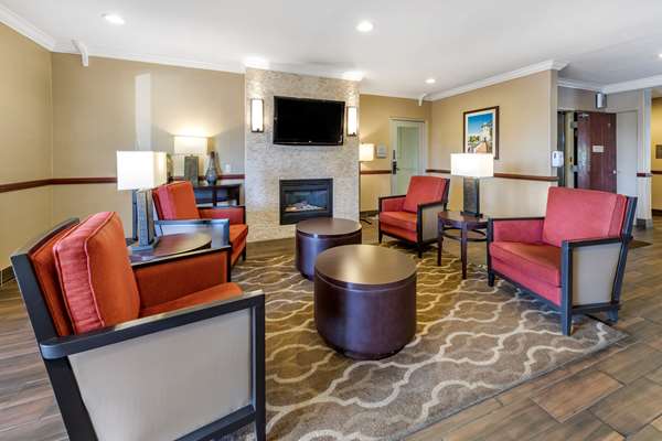  - Comfort Suites Stevenson Ranch - I-5, Exit 167
