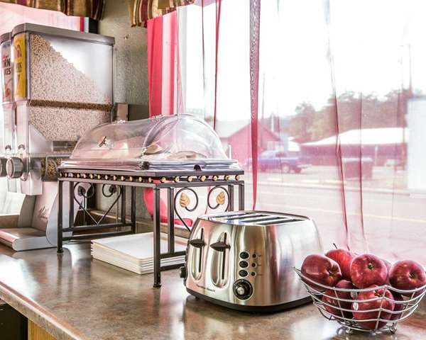 Amenities - Econo Lodge Inn & Suites Yreka - I-5, Exit 775