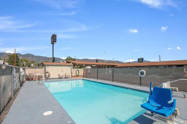 Pool - Econo Lodge Inn & Suites Yreka - I-5, Exit 775