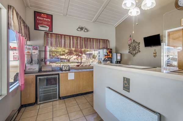  - Econo Lodge Inn & Suites Yreka - I-5, Exit 775