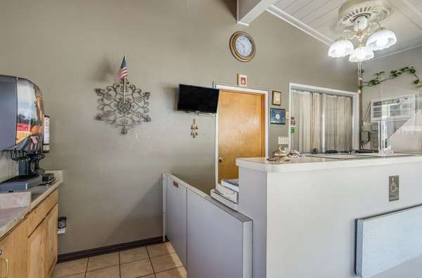  - Econo Lodge Inn & Suites Yreka - I-5, Exit 775