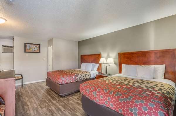  - Econo Lodge Inn & Suites Yreka - I-5, Exit 775