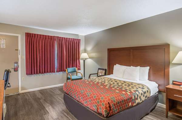  - Econo Lodge Inn & Suites Yreka - I-5, Exit 775
