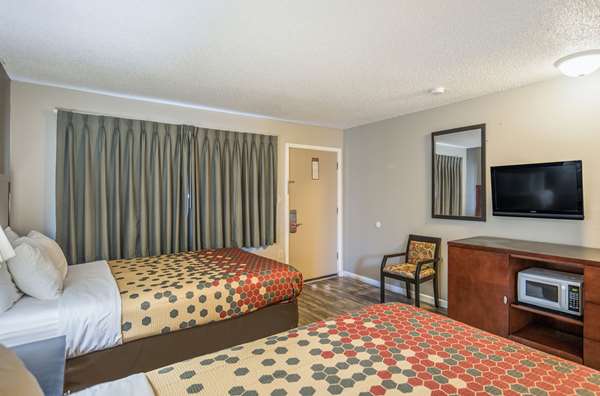  - Econo Lodge Inn & Suites Yreka - I-5, Exit 775