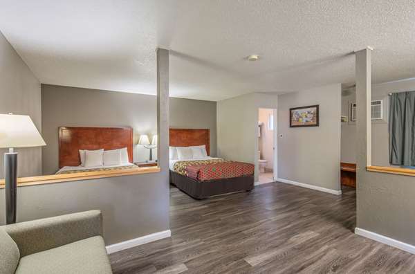 Suite - Econo Lodge Inn & Suites Yreka - I-5, Exit 775