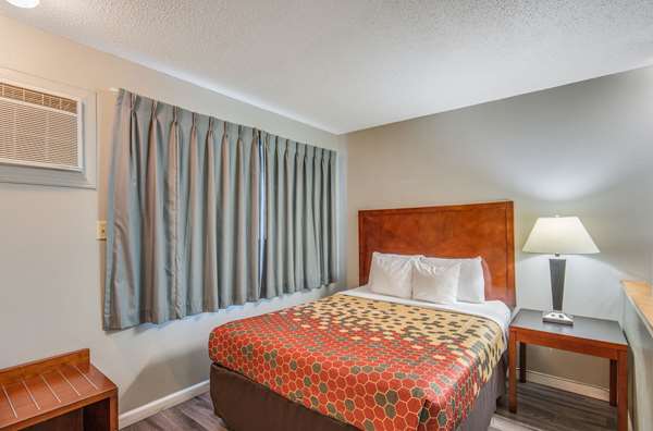 Suite - Econo Lodge Inn & Suites Yreka - I-5, Exit 775