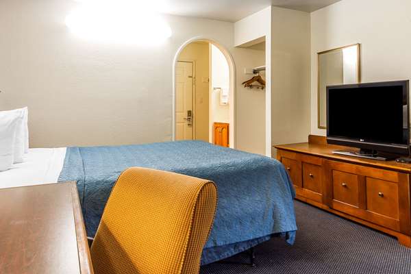  - Rodeway Inn Auburn - I-80, Exit 121