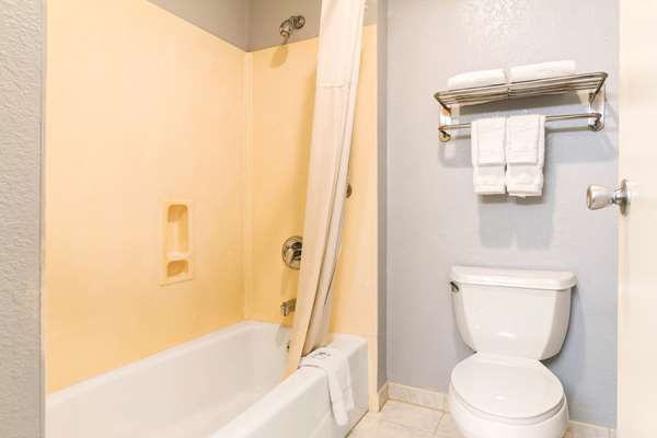  - Rodeway Inn Auburn - I-80, Exit 121