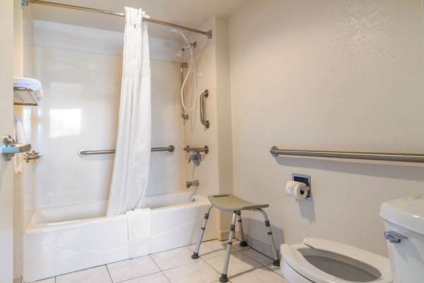  - Rodeway Inn Auburn - I-80, Exit 121