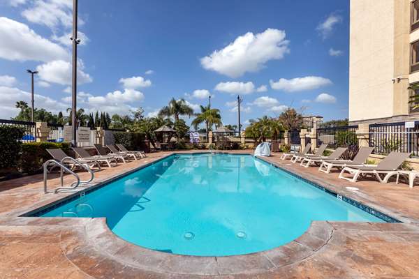 Pool - Comfort Inn & Suites Anaheim - I-5, Exit 109