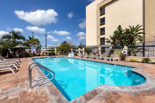 Pool - Comfort Inn & Suites Anaheim - I-5, Exit 109