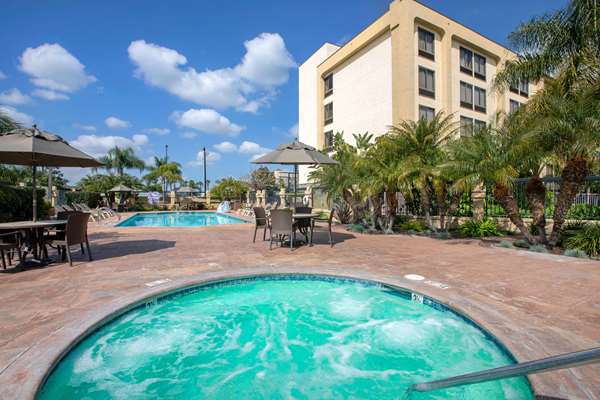 Pool - Comfort Inn & Suites Anaheim - I-5, Exit 109