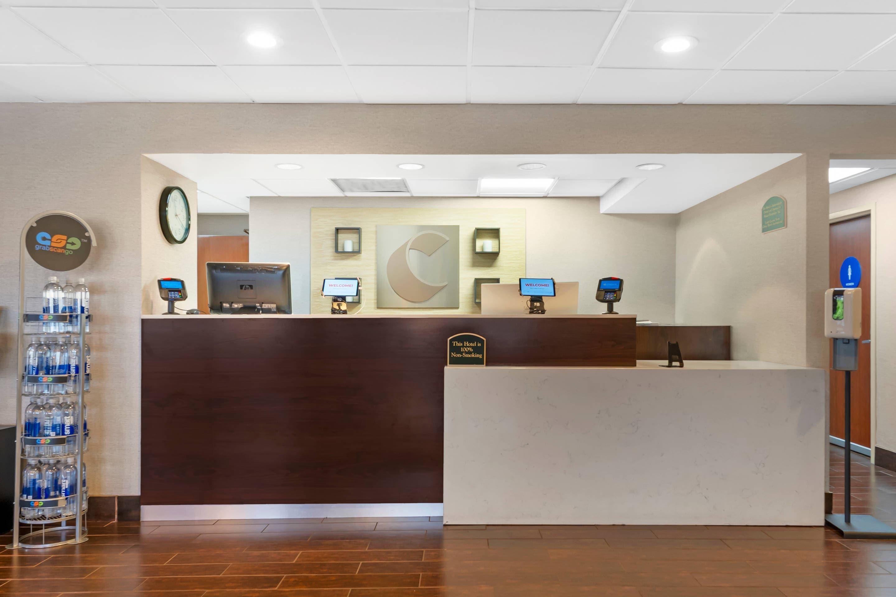 Hotel lobby | Comfort Inn Anaheim Resort