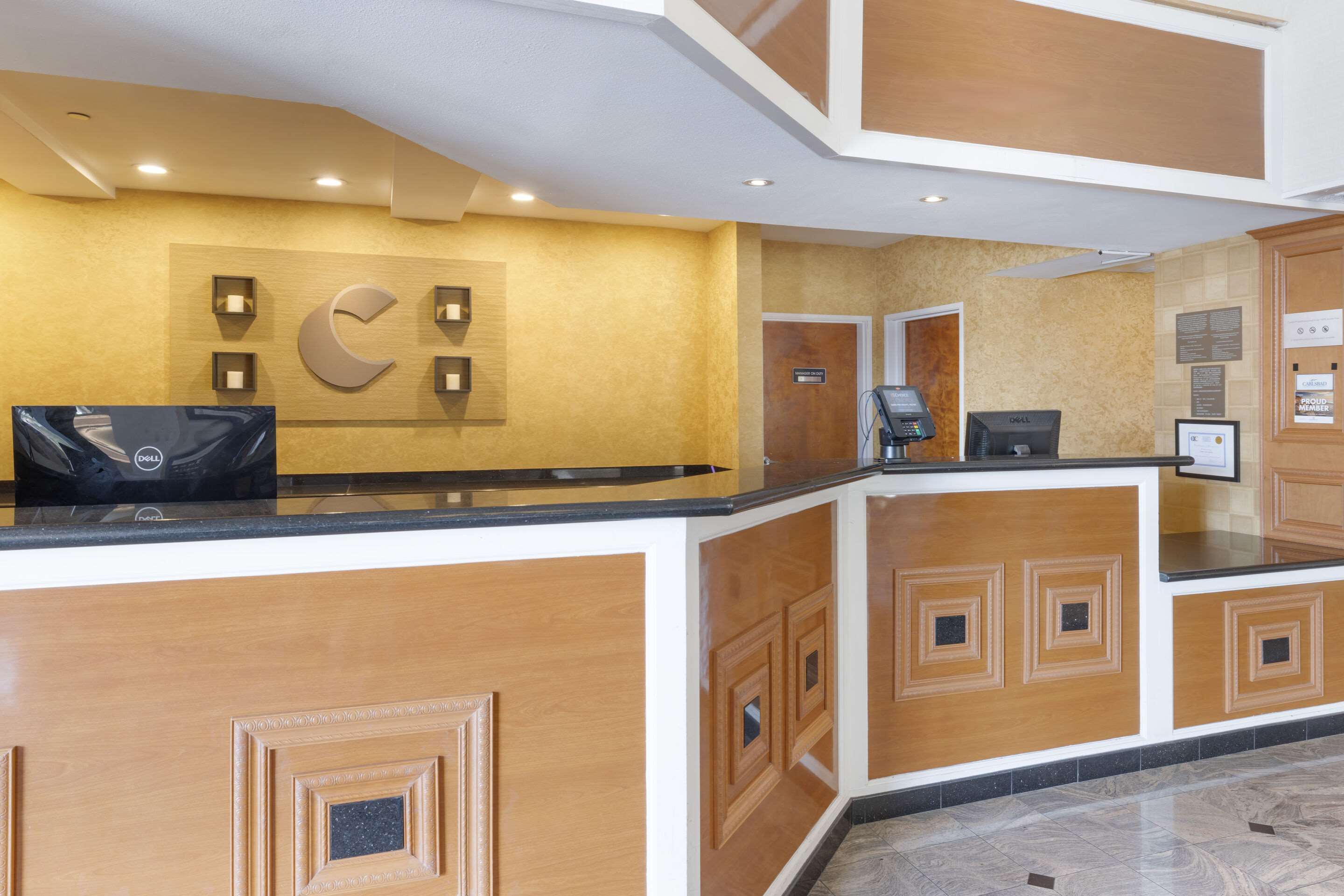 Hotel lobby | Comfort Suites Oceanside Camp Pendleton Area