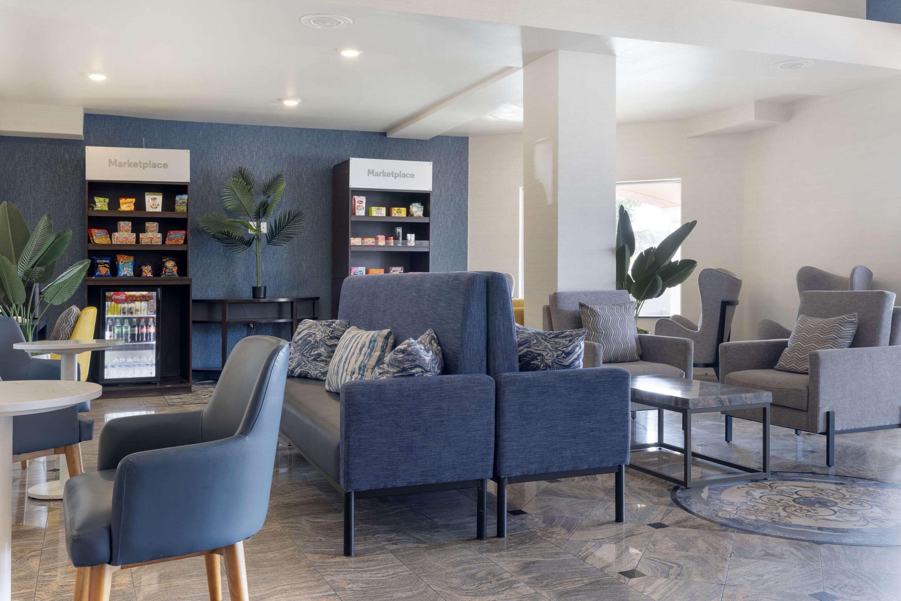 Hotel lobby | Comfort Suites Oceanside Camp Pendleton Area