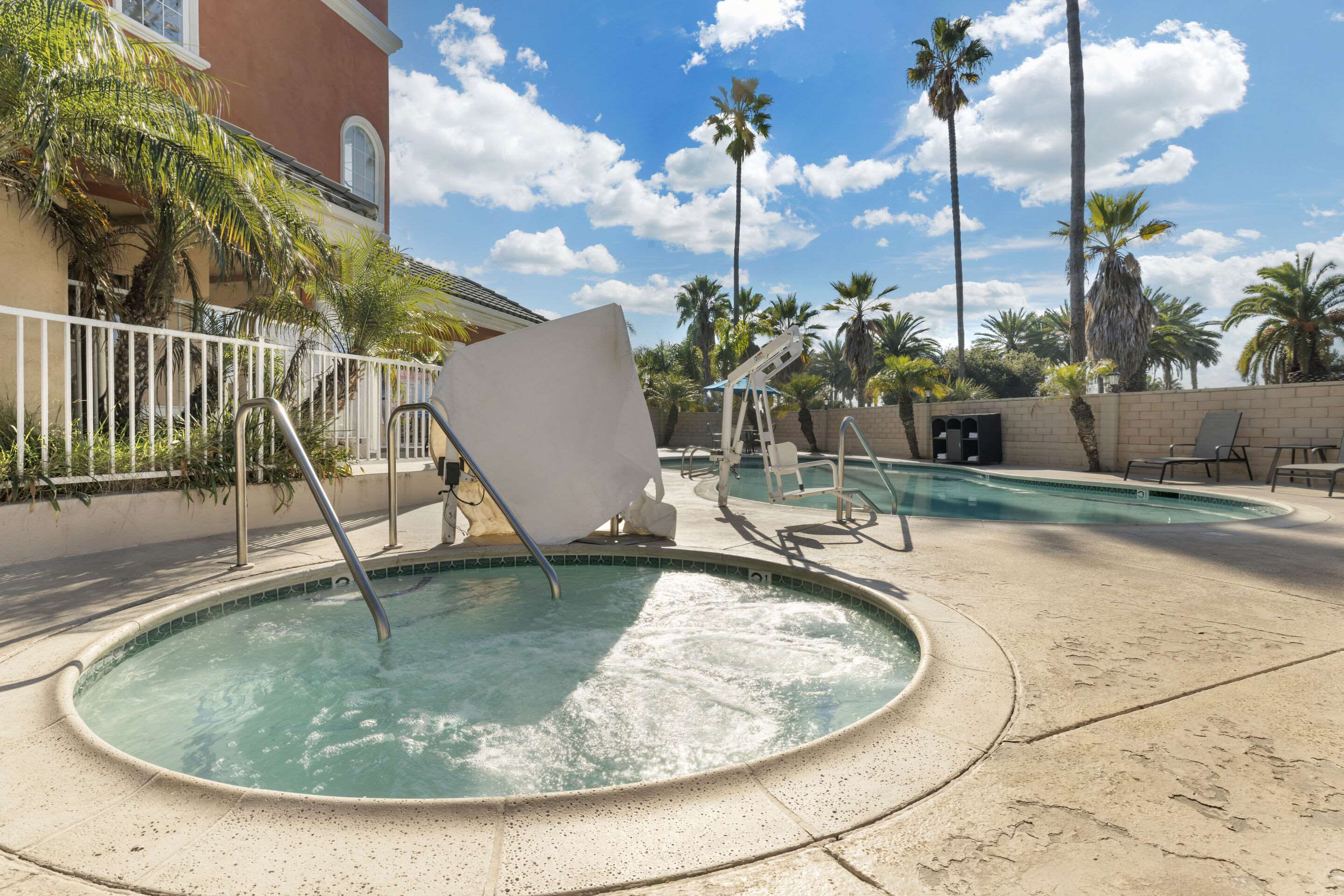 Outdoor hot tub | Comfort Suites Oceanside Camp Pendleton Area