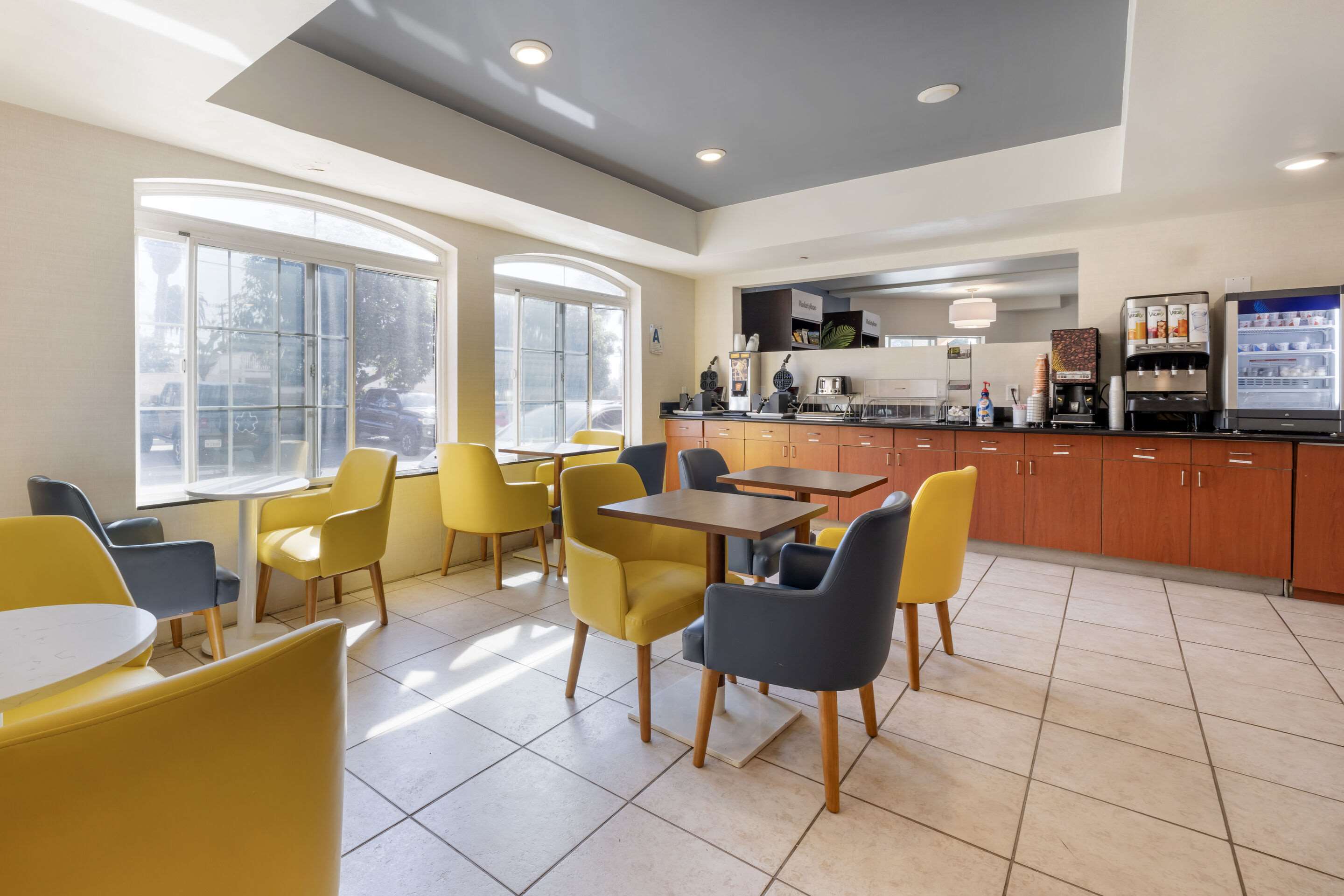 Breakfast area | Comfort Suites Oceanside Camp Pendleton Area