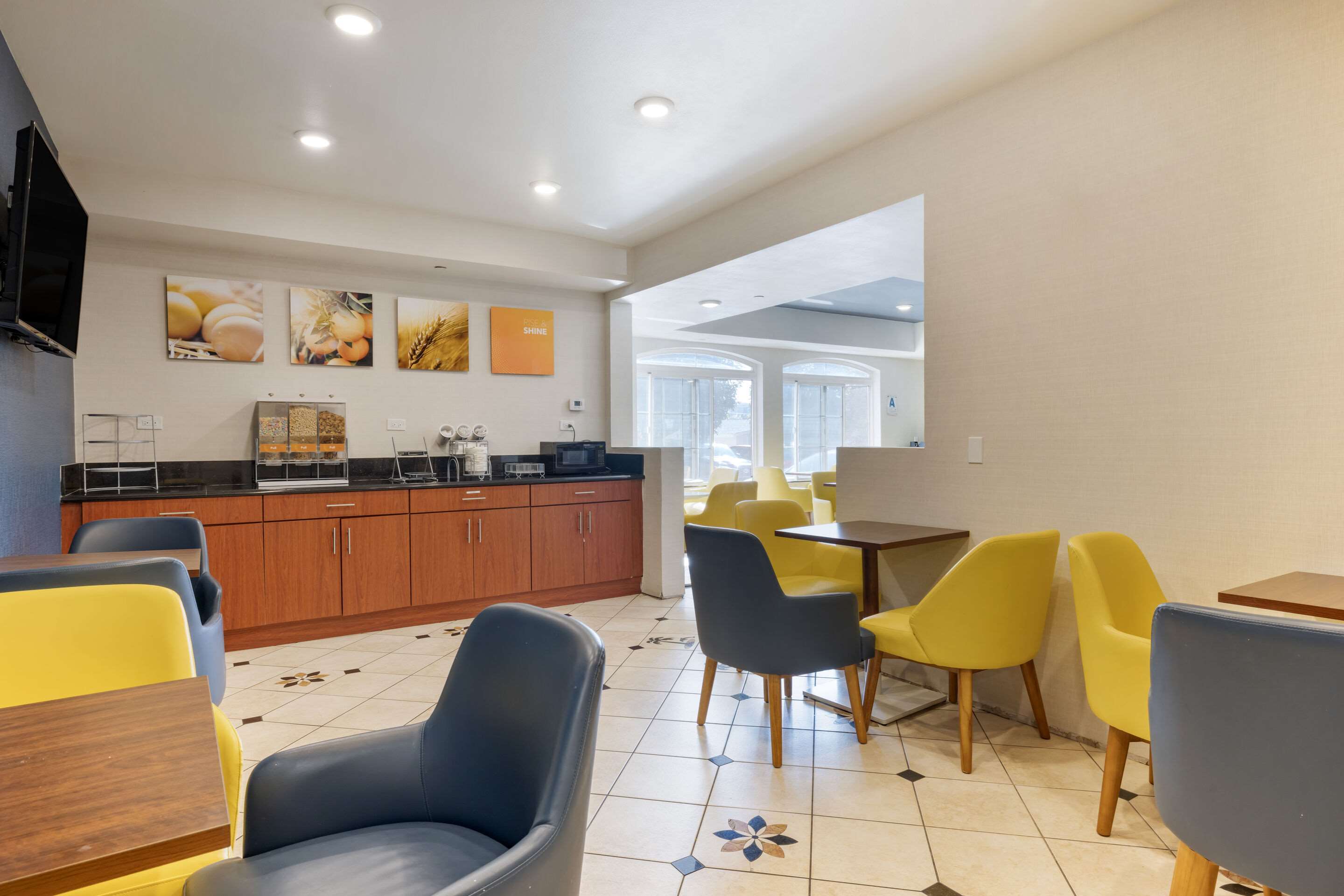 Breakfast area | Comfort Suites Oceanside Camp Pendleton Area