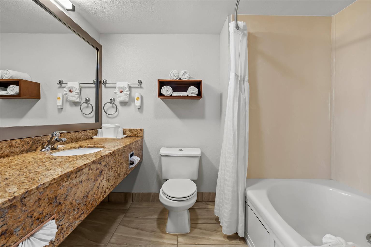 COMFORT INN SOUTH SAN JOSE - MORGAN-guestroom-Guest Room,Bathroom,On-Site.jpg