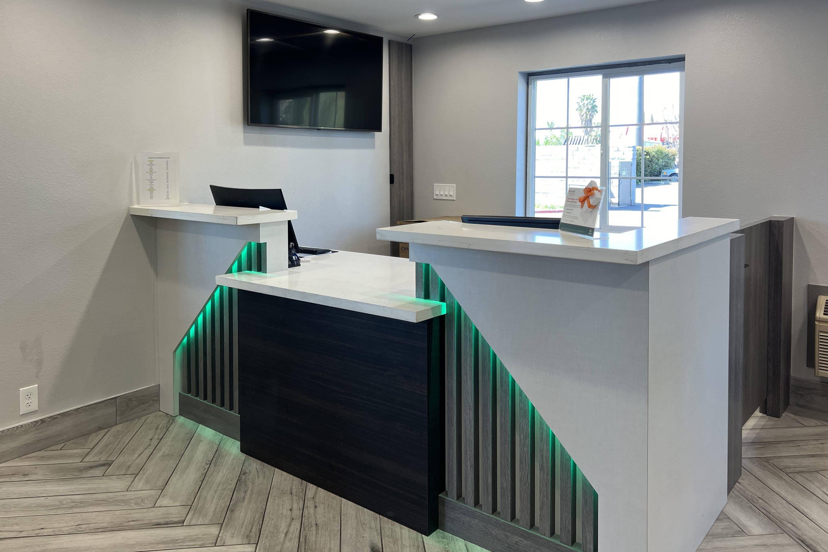 Front desk | Econo Lodge Tracy