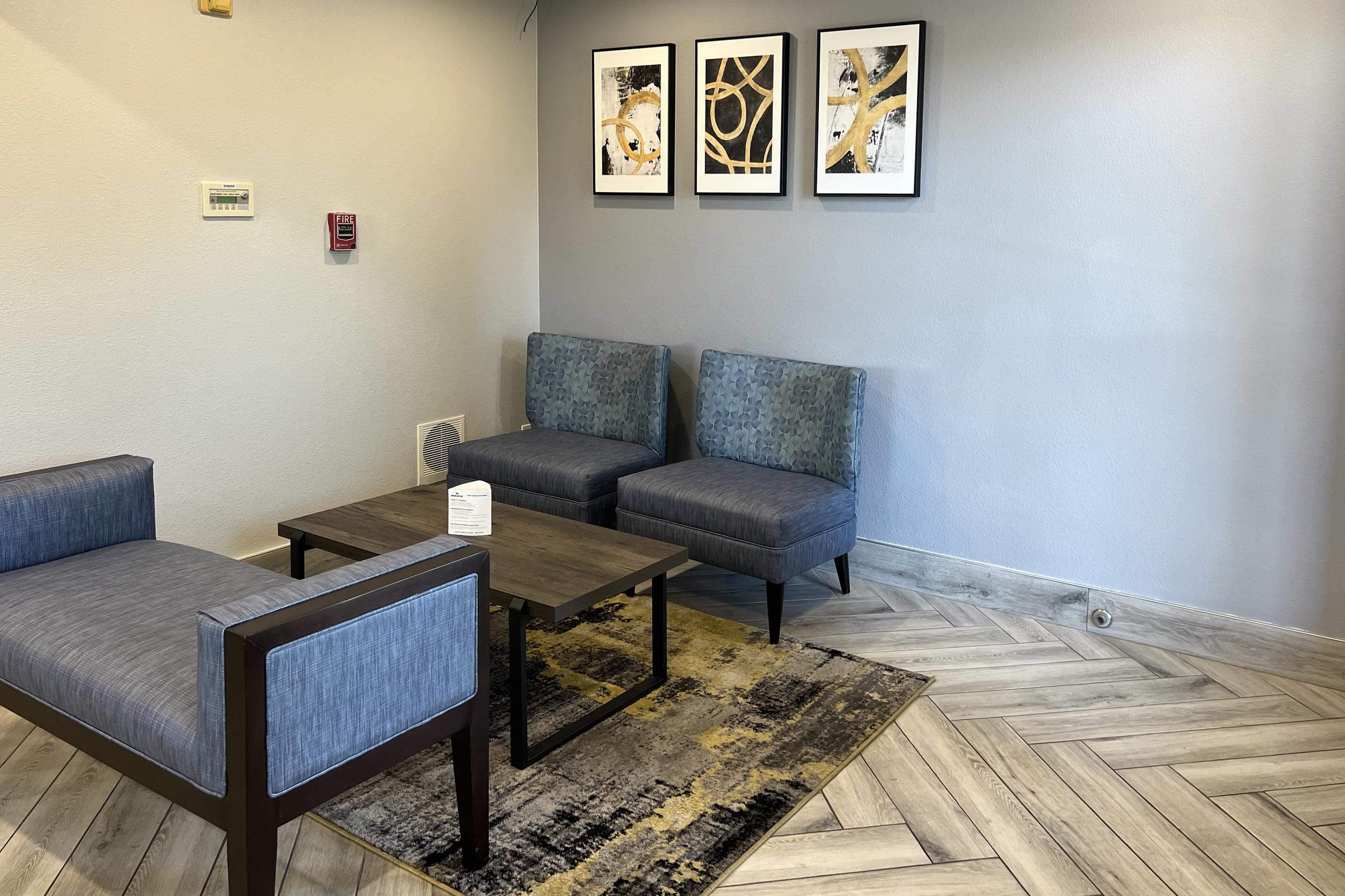 Hotel lobby | Econo Lodge Tracy