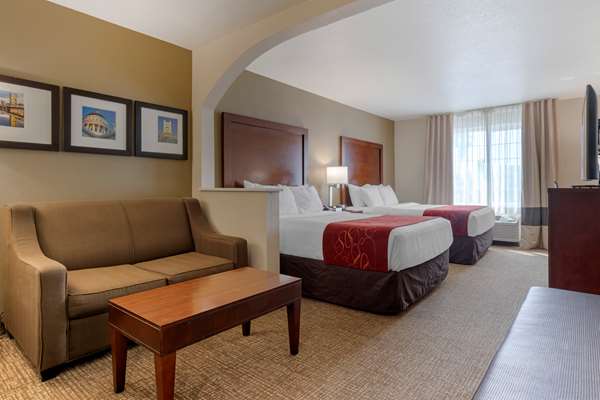 Suite - Comfort Suites Downtown Sacramento - I-5, Exit 520