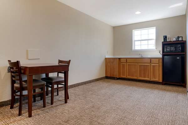 Suite - Comfort Suites Downtown Sacramento - I-5, Exit 520