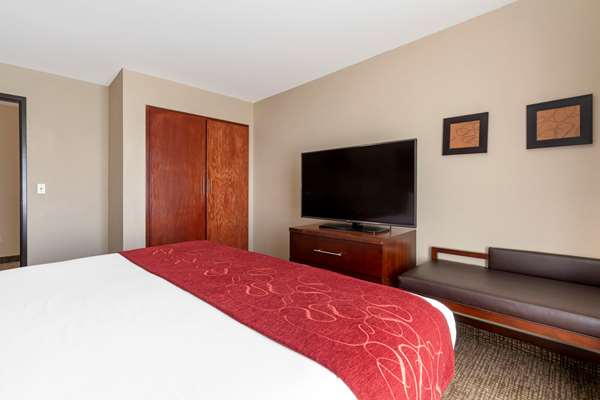 Suite - Comfort Suites Downtown Sacramento - I-5, Exit 520