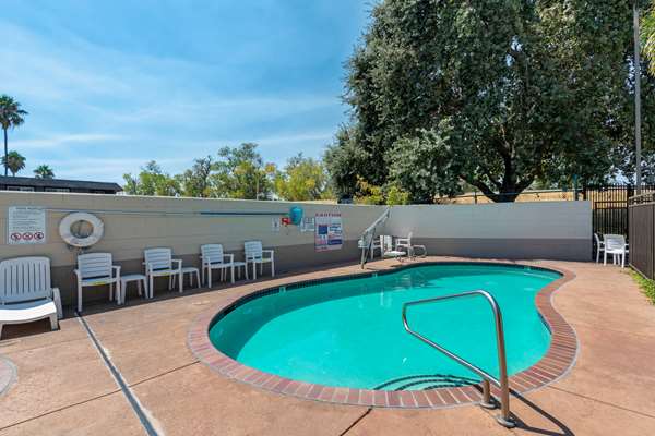 Pool - Comfort Suites Downtown Sacramento - I-5, Exit 520