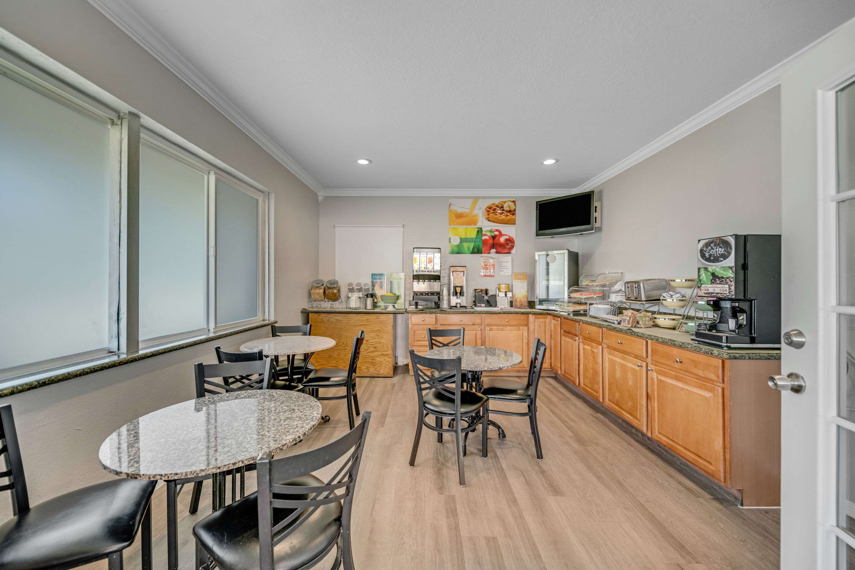 Breakfast area | Quality Inn Santa Cruz