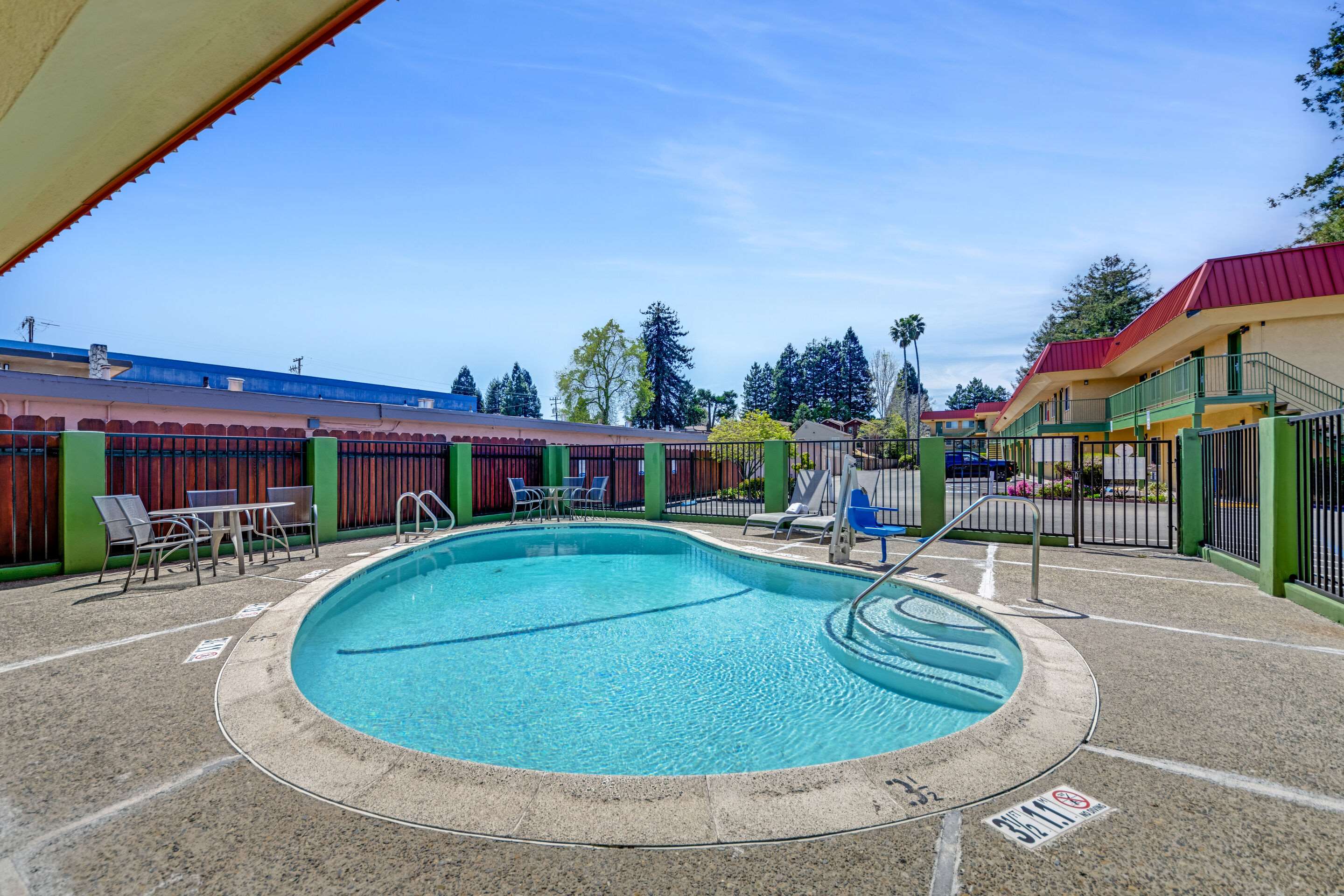 Outdoor pool | Quality Inn Santa Cruz