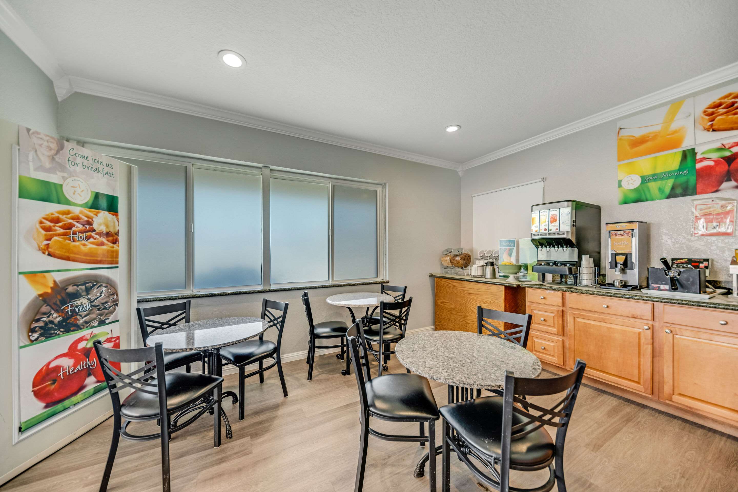 Breakfast area | Quality Inn Santa Cruz