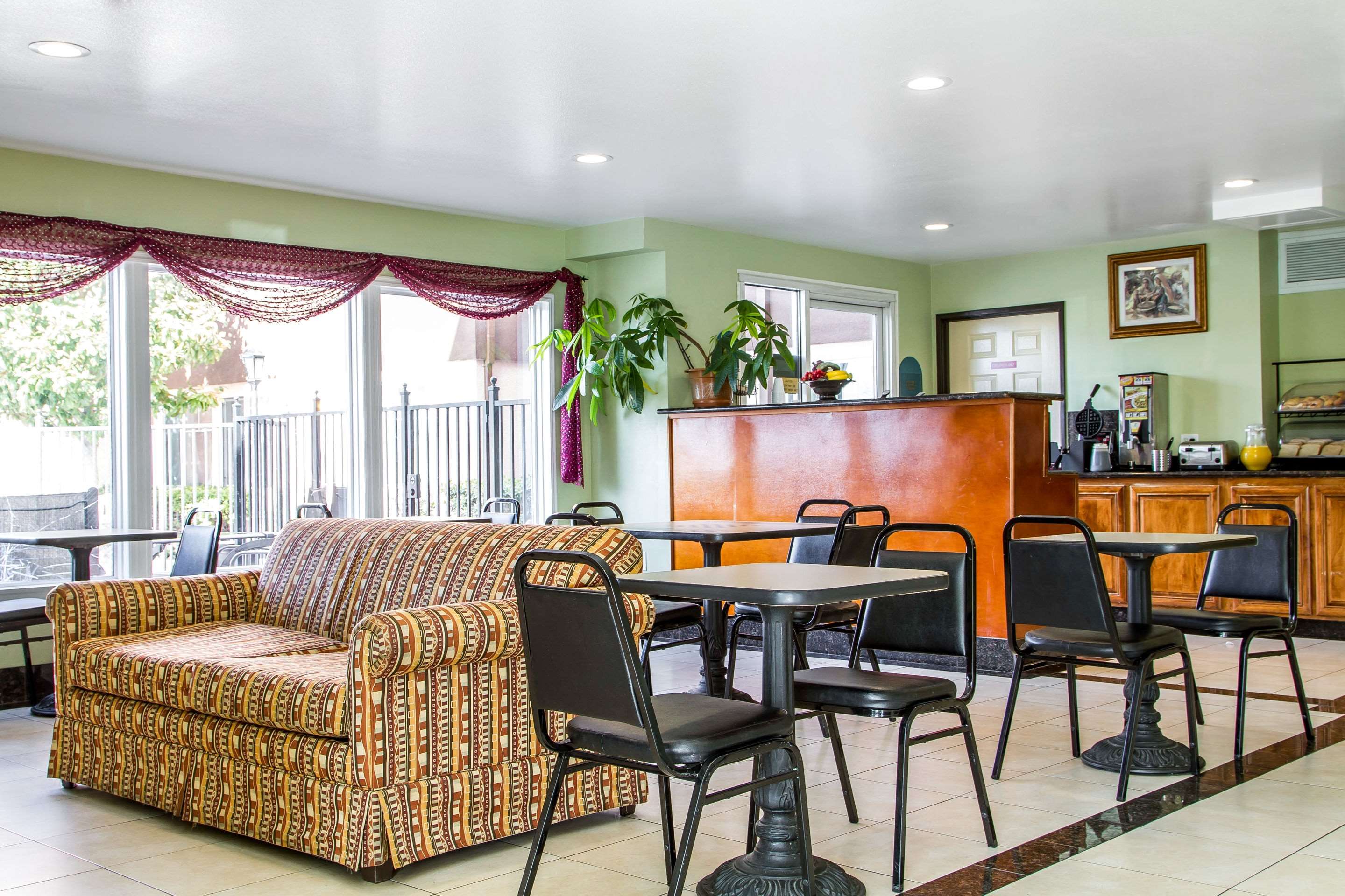 Breakfast area