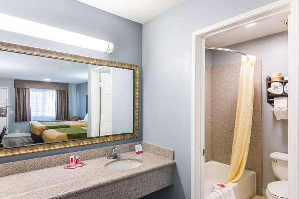  - Econo Lodge Hesperia - I-15, Exit 147