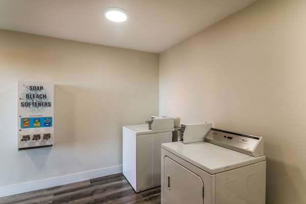 Amenities - Econo Lodge Hesperia - I-15, Exit 147