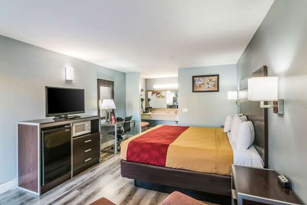  - Econo Lodge Hesperia - I-15, Exit 147