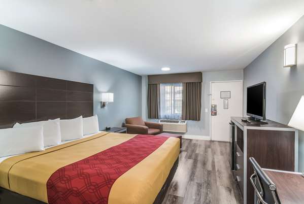  - Econo Lodge Hesperia - I-15, Exit 147