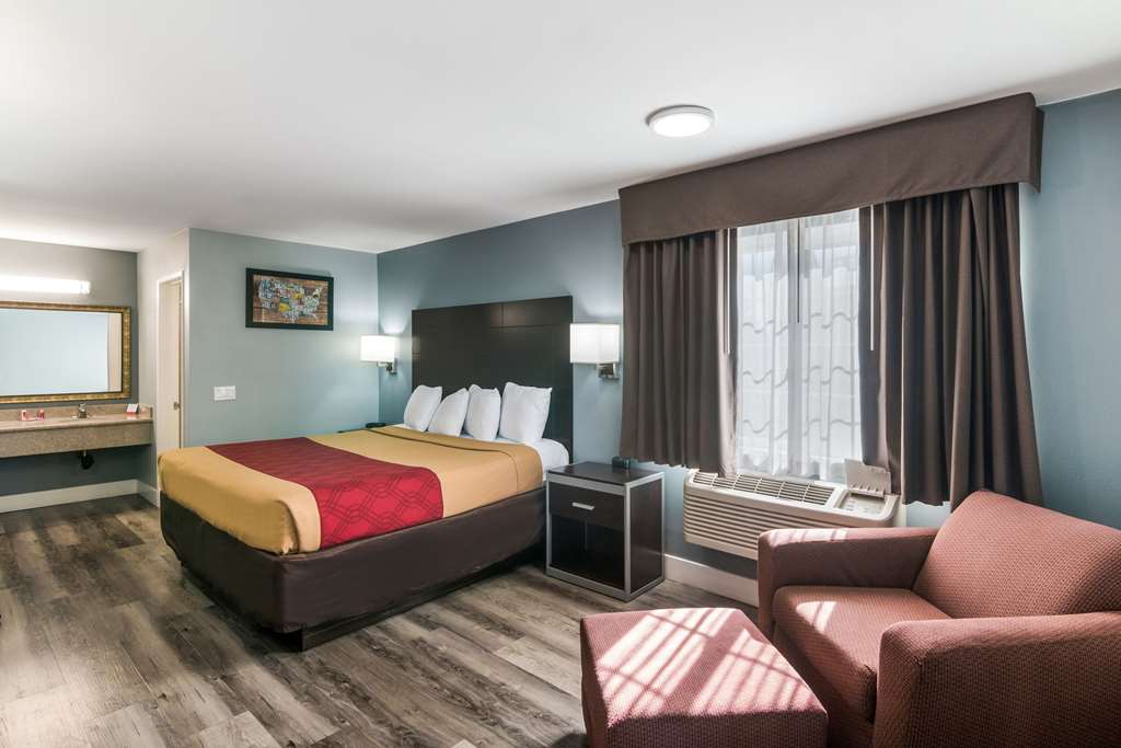 ECONO LODGE HESPERIA - VICTORVILLE-guestroom-Guest Room,Suite,On-Site.jpg