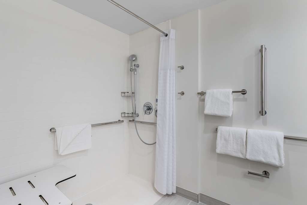 COMFORT INN MARINA ON THE MONTEREY-guestroom-Guest Room,Bathroom,On-Site.jpg