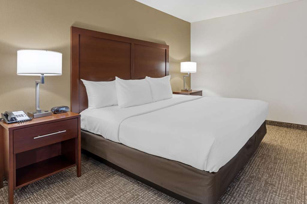 COMFORT INN MARINA ON THE MONTEREY-guestroom-Guest Room,Suite,On-Site.jpg