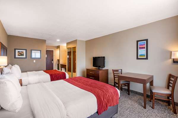  - Comfort Inn Lathrop - I-5, Exit 463
