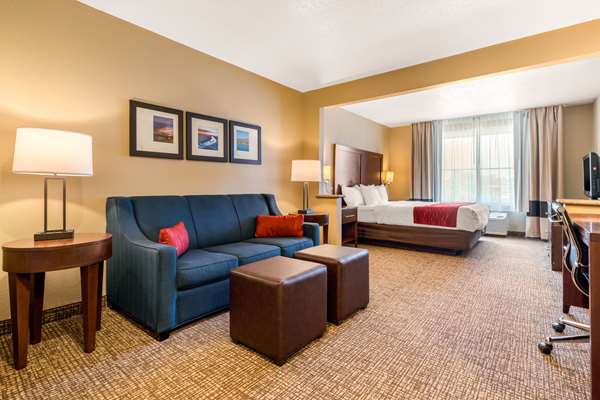 Suite - Comfort Inn Lathrop - I-5, Exit 463