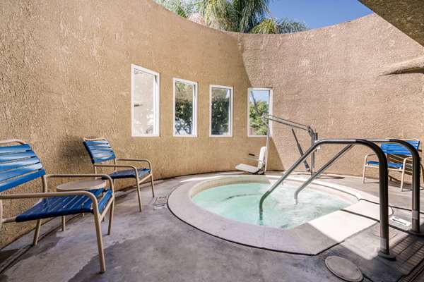 Pool - Comfort Inn Lathrop - I-5, Exit 463