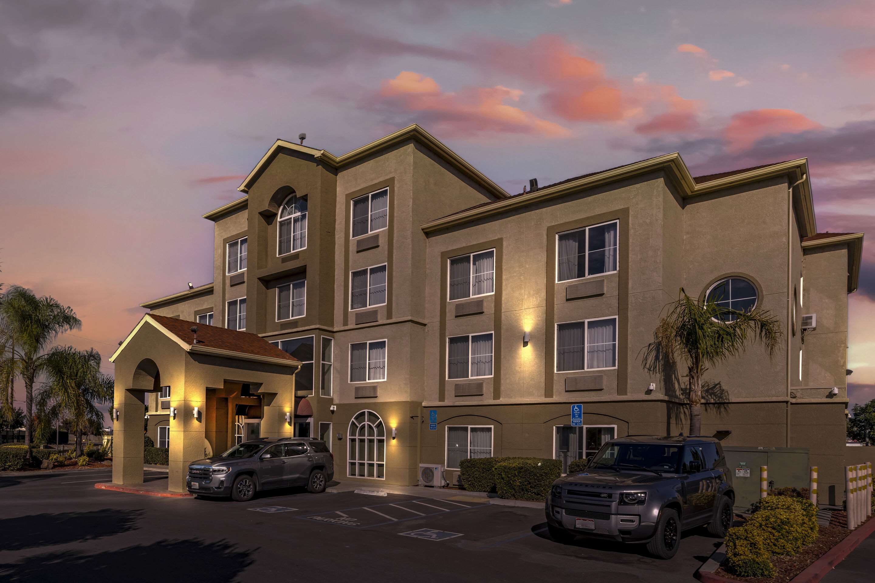 Twilight | Comfort Inn Lathrop - Stockton Airport
