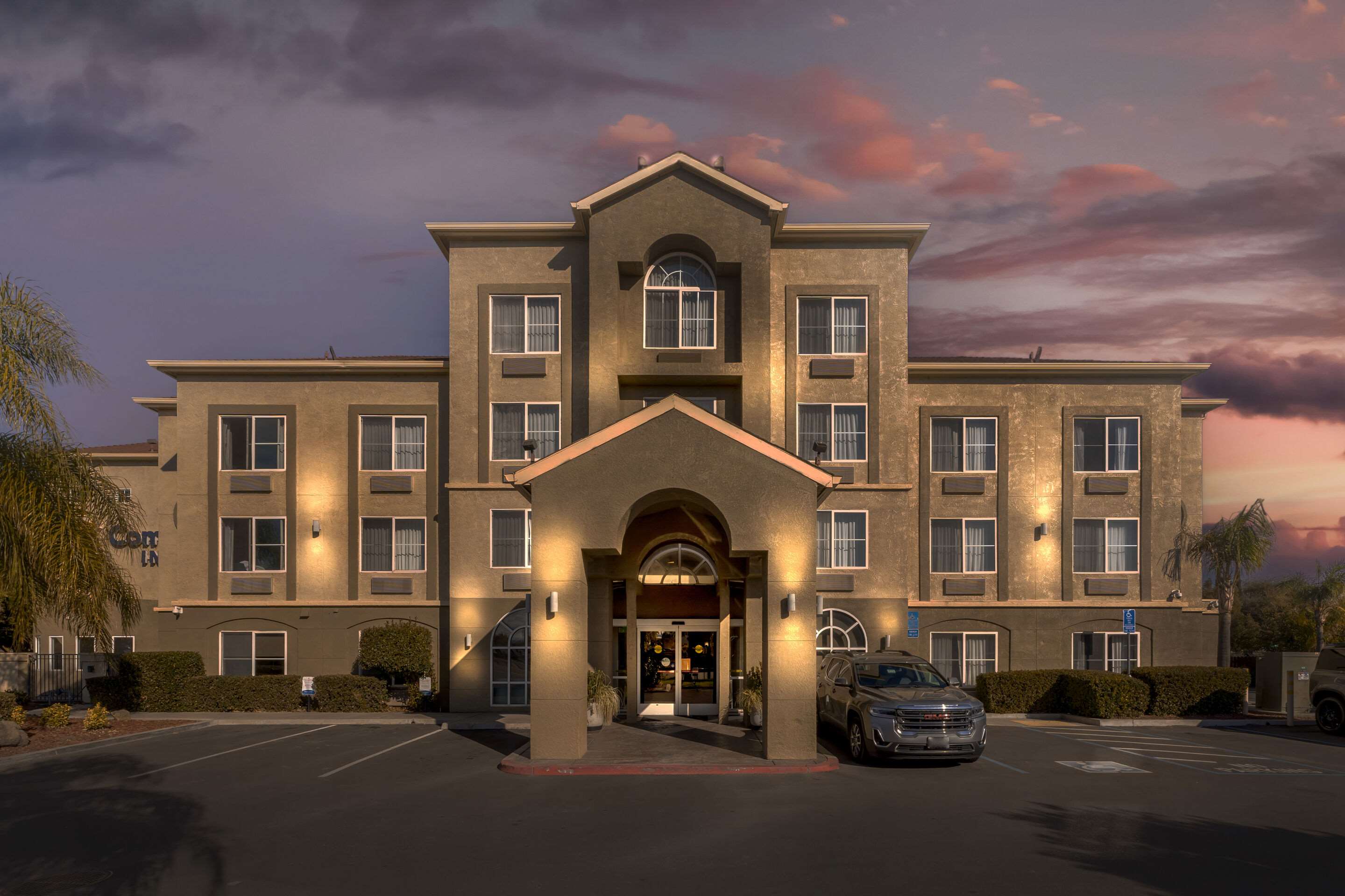 Twilight | Comfort Inn Lathrop - Stockton Airport
