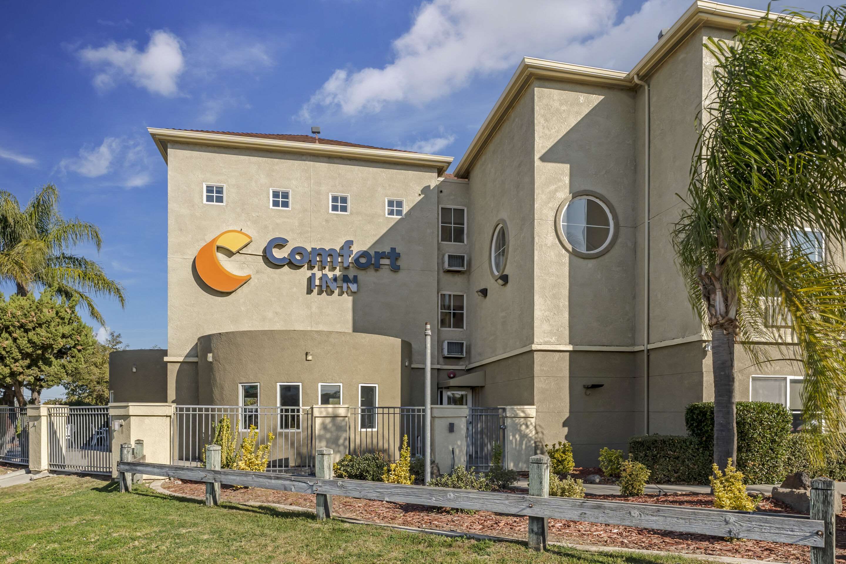 Hotel exterior | Comfort Inn Lathrop - Stockton Airport
